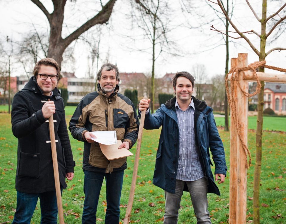 Baumpflanzung im Orangeriegarten Darmstadt, Gefährliche E-Mails, USB Stick Sicherheitsrisiko gefährlich, WLAN-Wireless-LAN-Sicherheit-Netzwerk, Telekommunikation, Internet, Hardware, Finanzierung, Netzwerk, Computer Notdienst