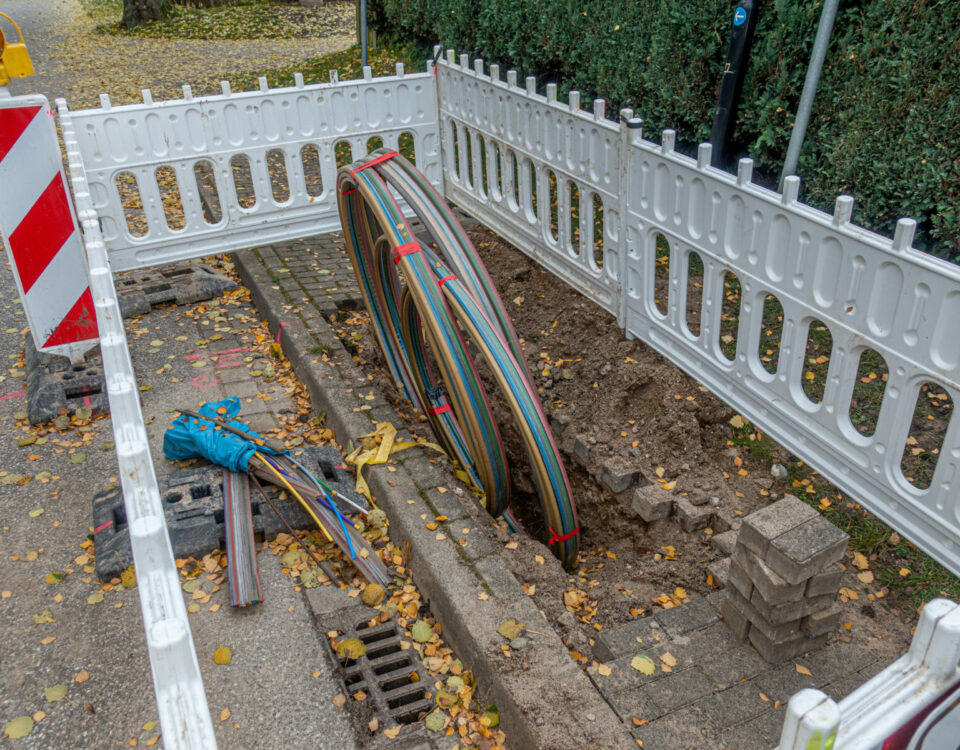 System-Telefone, Headsets, Webcams, Webservice, Internet-Zugang, Virtualisierung, Firewall, Schutz gegen Viren, Spam, Trojaner, Verfügbarkeit, Festplattenspiegelung